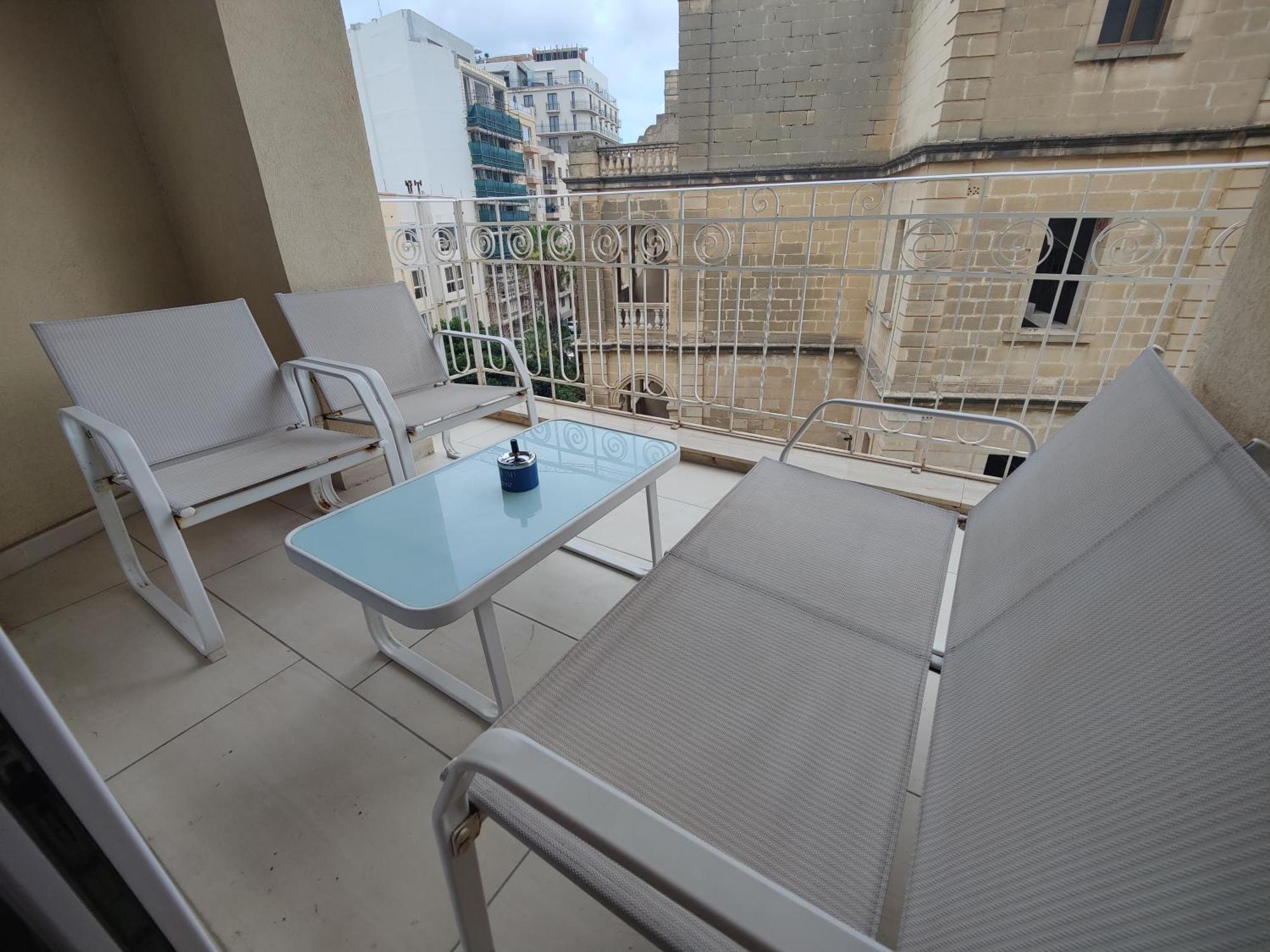 Central Modern Sliema 2 Bedroom Apartment エクステリア 写真